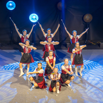 24-30 let Društva kamniških mažoretk Veronika (25)